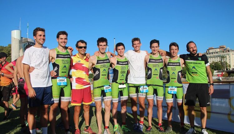 Imagen del equipo de triatlón del Stadium Casablanca que tan buen resultado obtuvo en Sevilla. Foto: Stadium Casablanca