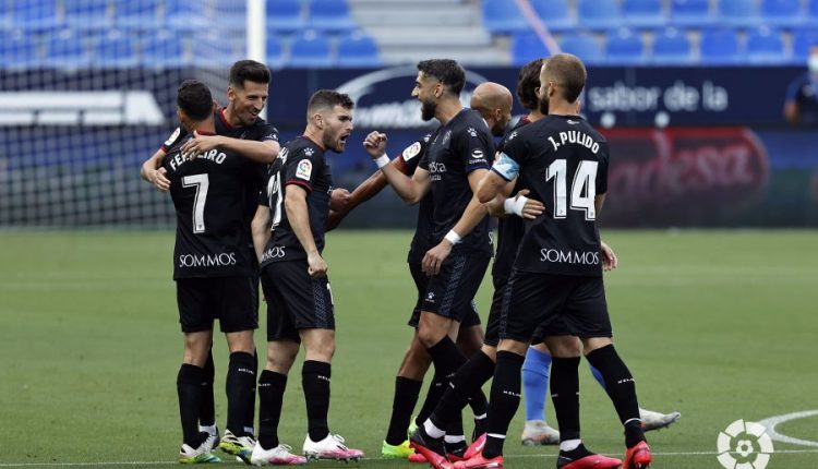 Los jugadores del Huesca celebran el tempranero gol de Ferreiro en un partido que se complicó con la expulsión de Juan Carlos. Foto: LaLiga