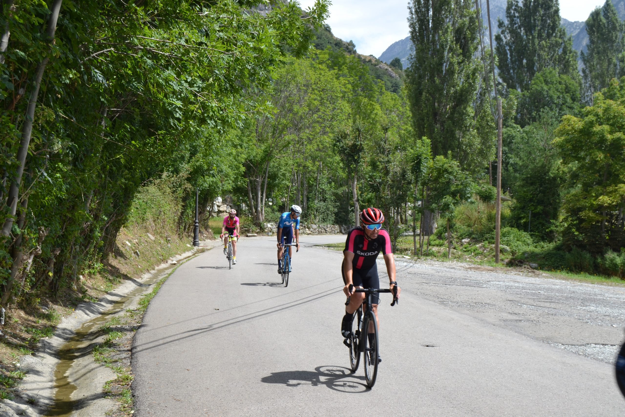 Beloki y Arcas llegan al camping de Panticosa después de recorrer la Flor Valle de Tena. Foto: Sportaragon