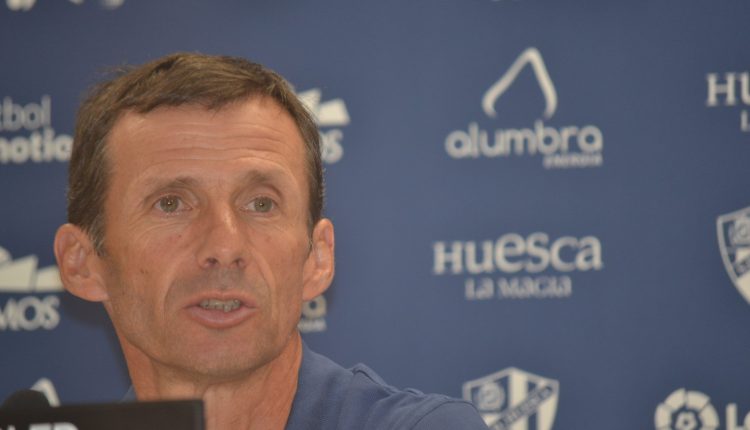 Ziganda, técnico de la SD Huesca, en la rueda de prensa donde analizó la situación de su equipo antes de recibir al Málaga. Foto: Sportaragon