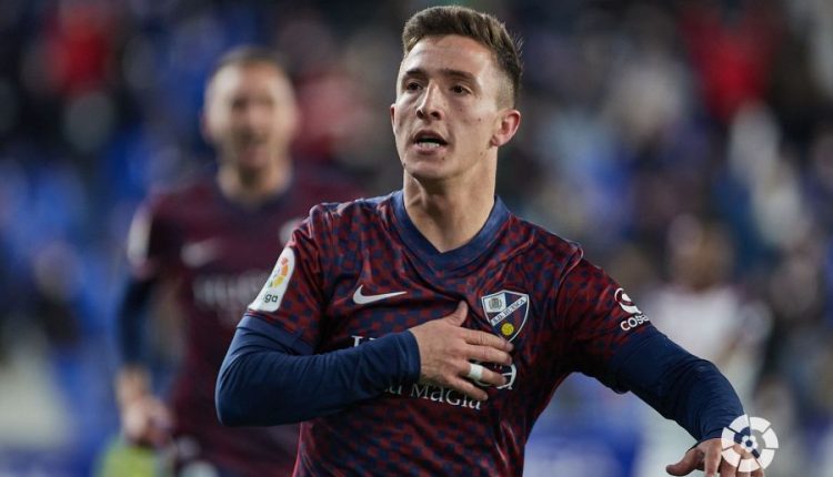 Escriche, tras marcar el gol con el que abrió el marcador contra el Mirandés con un cabezazo colosal. Foto: LaLiga