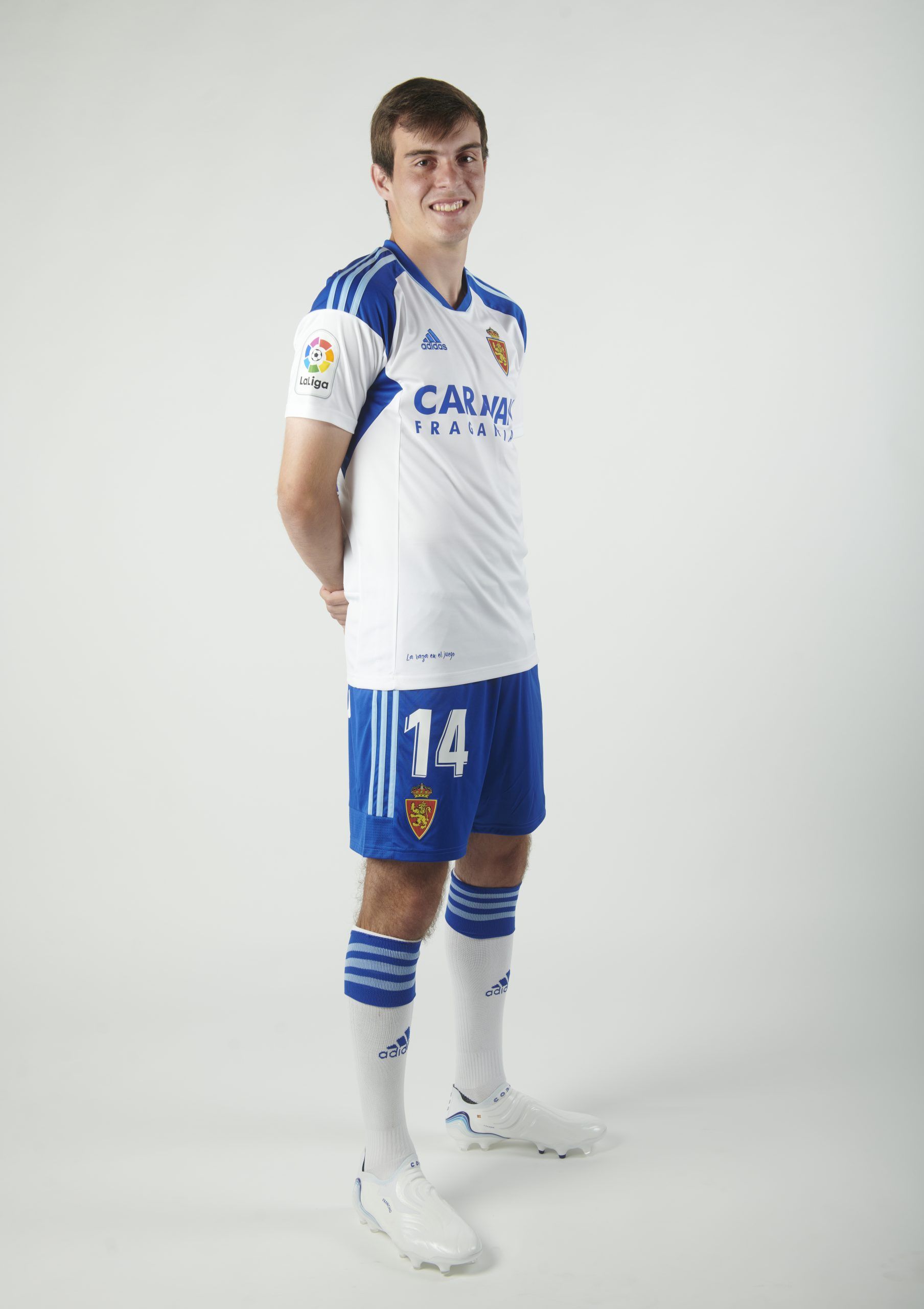 lema superávit nada Francho Serrano renueva y presenta la nueva camiseta | Real Zaragoza
