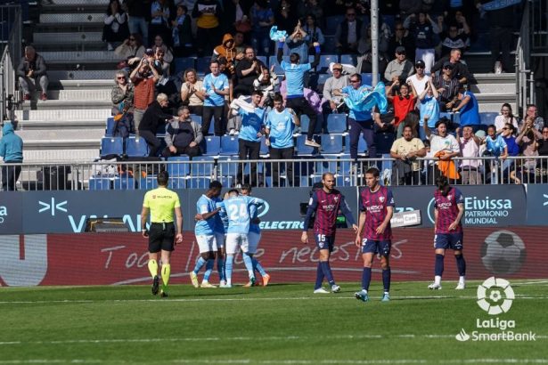 Tomeo, Blasco y Ratiu se lamentan tras el empate del Ibiza contra la SD Huesca. Foto: LaLiga