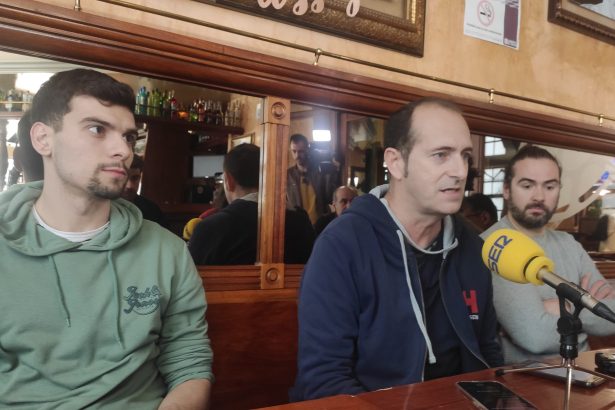 En primer plano Miguel Malo, Nolasco y Néstor Oliva durante la rueda de prensa para habar del partido contra el Torrelavega. Foto: Sportaragon