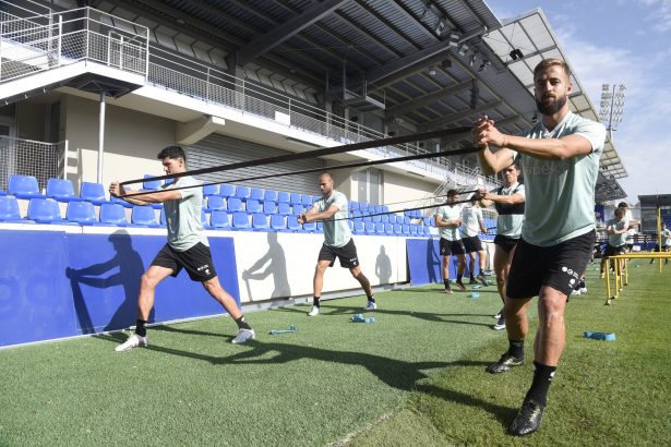 Entrenamiento de la SDHuesca en El Alcoraz