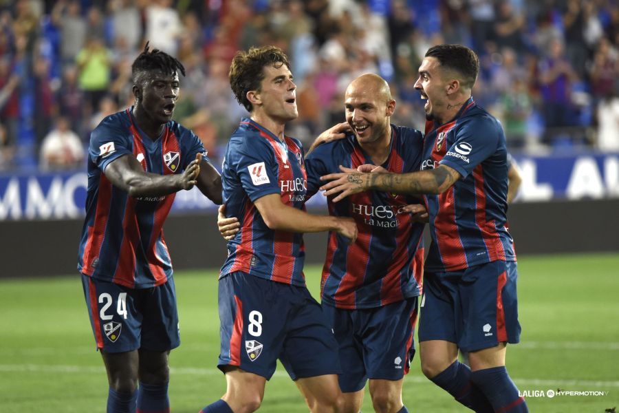 SD Huesca (1-1) Mirandés: el penalti afea el gol de Javi Martínez