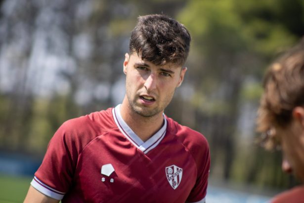 Juan Pérez en un entrenamiento de la SD Huesca