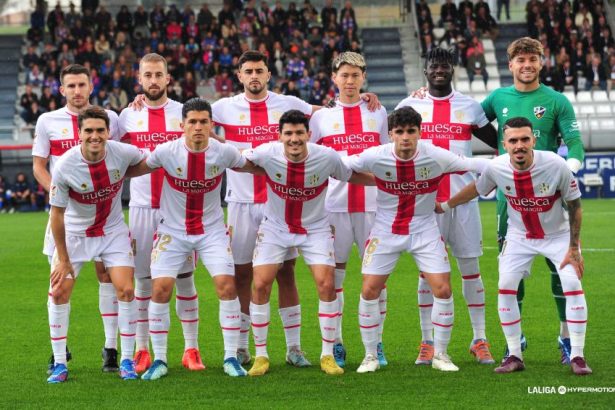 Once del Huesca con el que lo de Hidalgo comenzaron el partido contra el Amorebieta. Foto: LaLiga