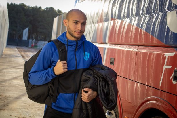 Jeremy Blasco en el viaje del Huesca a Antequera