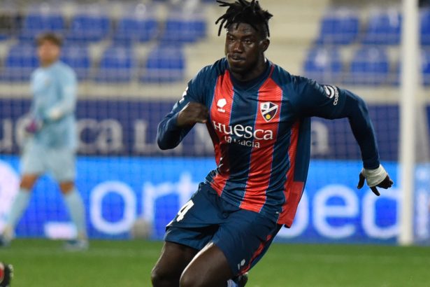 Samuel Obeng durante el partido del Huesca ante el Racing de Ferrol