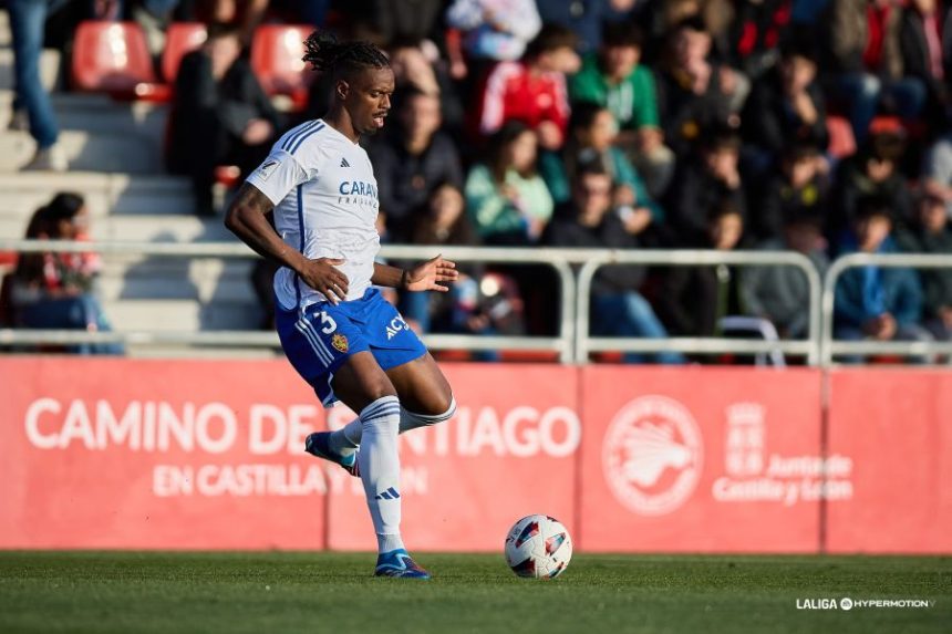 Jair en el Mirandés Real Zaragoza. Foto: LaLiga