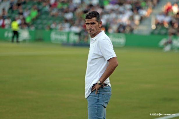 Hidalgo, minutos antes del inicio del Elche SD Huesca. Foto: LaLiga