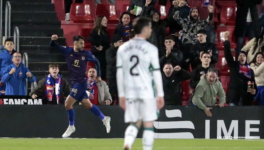 El Eldense celebra el gol de la victoria