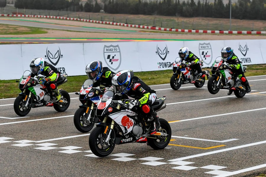 Salida-categoría-160cc-FIM-MiniGP-World-Series-en-MotorLand-Aragón